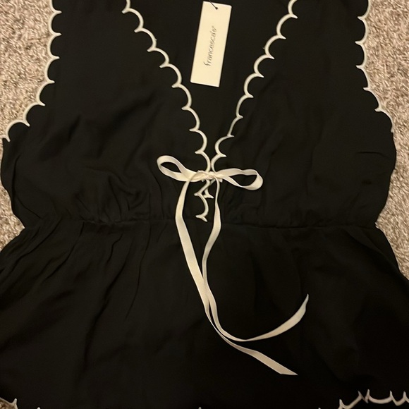 NWT Francesca's Collections Black Scalloped Trim sleeveless Blouse size L - Picture 7 of 9
